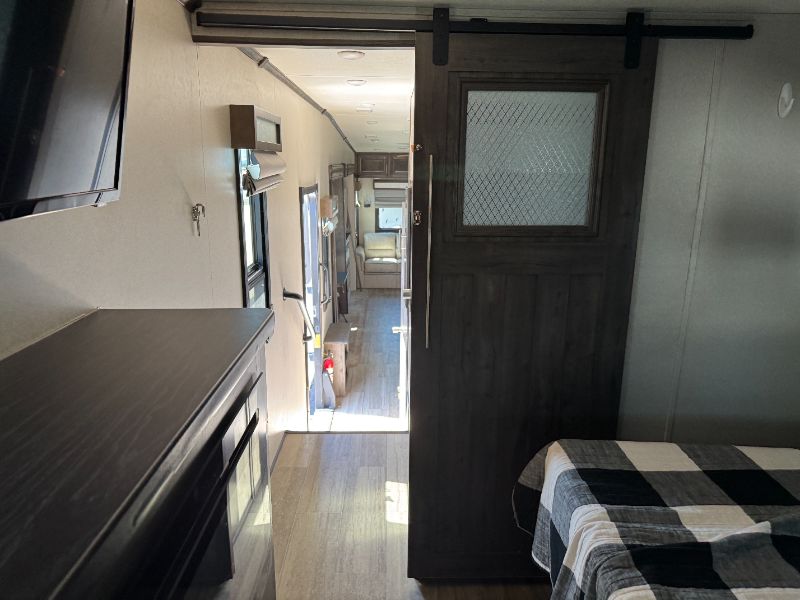2020 Forest River Cardinal Luxury 345RLX - Image 22