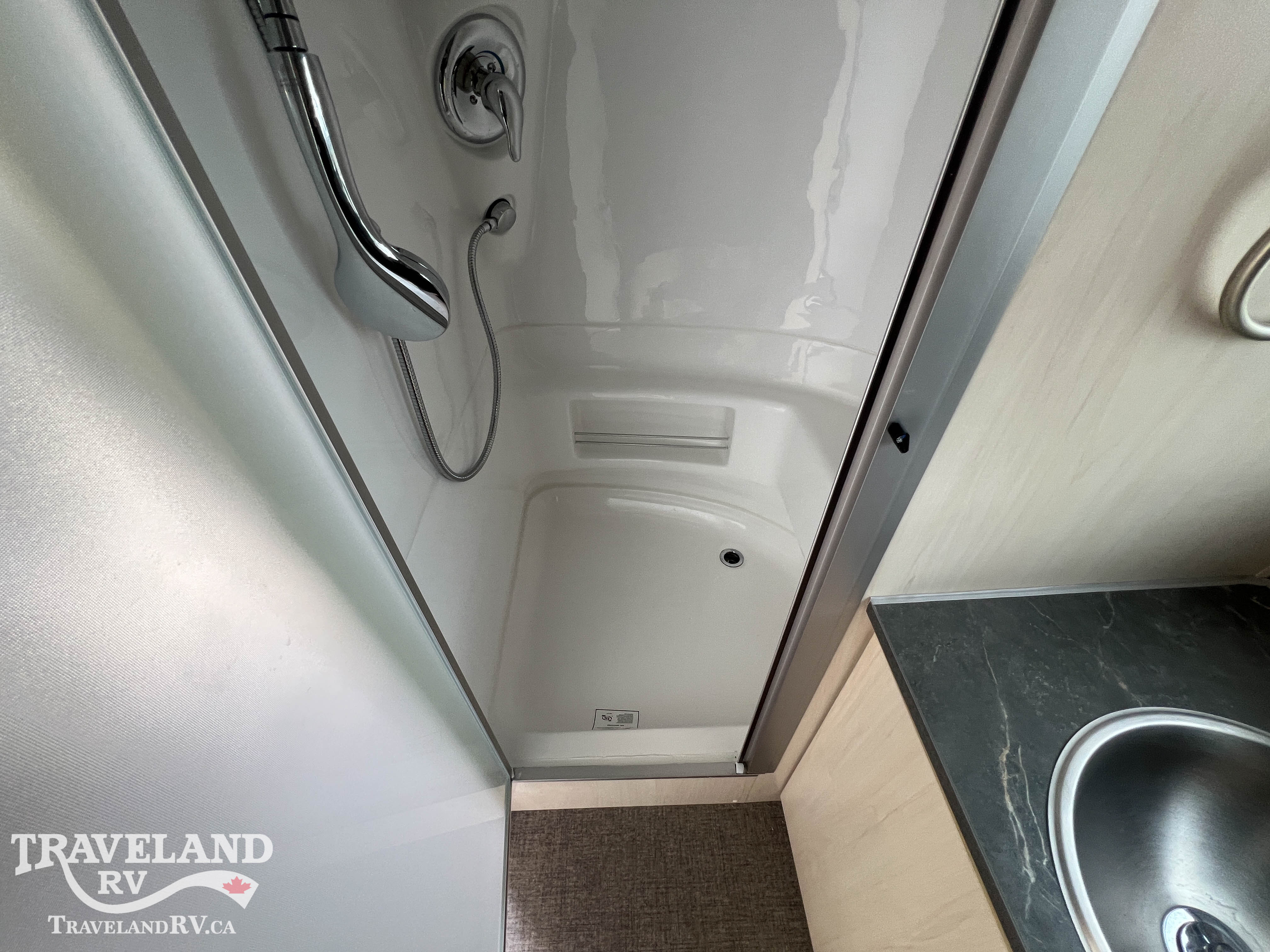 2026 Airstream Flying Cloud 23FBT - Image 28