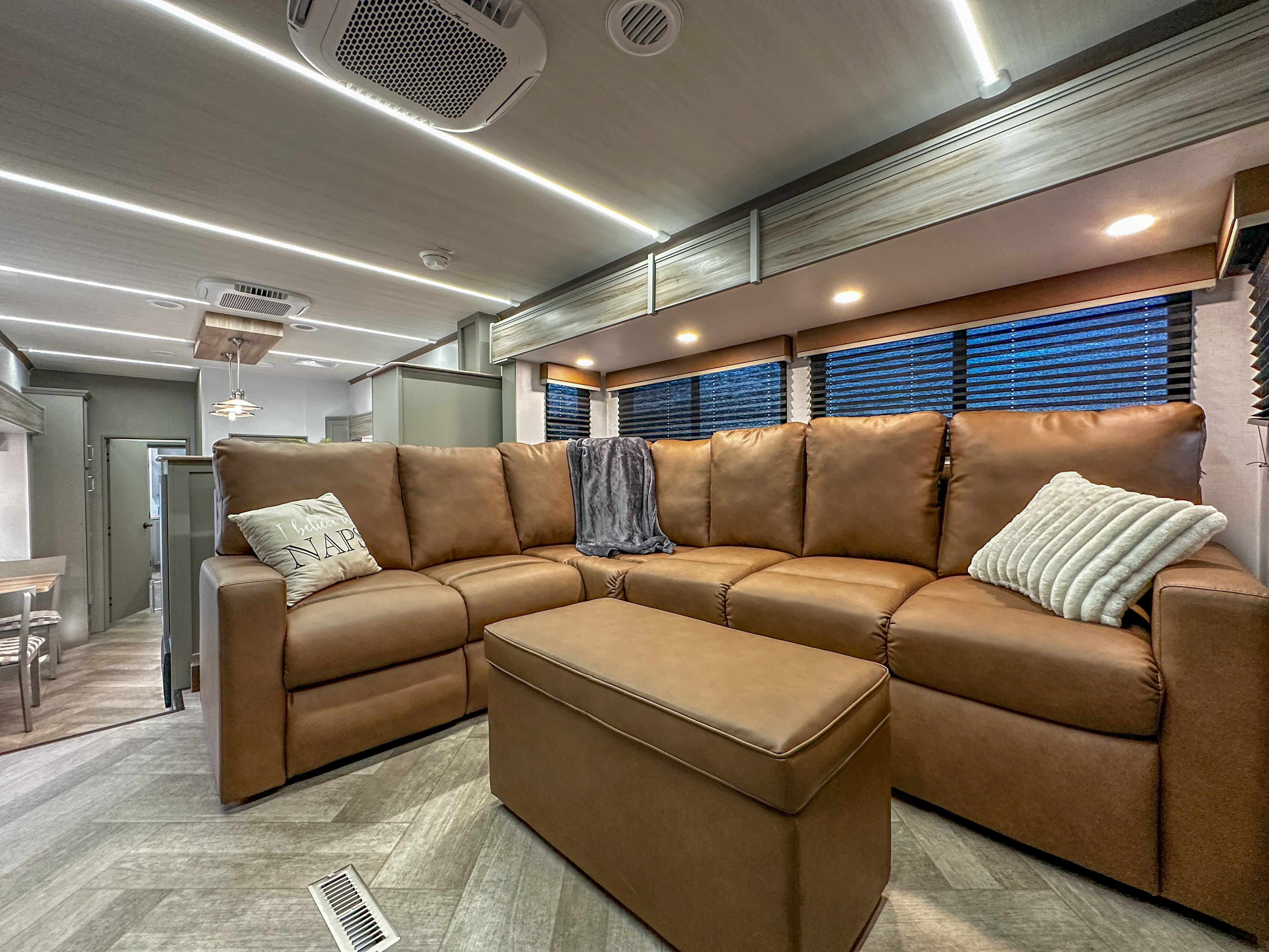 2026 Keystone Sprinter 3800FLB - Image 12