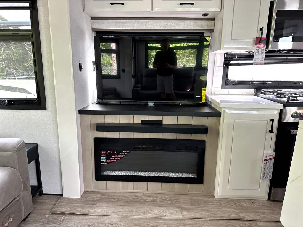 2027 JAYCO PINNACLE 32RLTS - Image 12