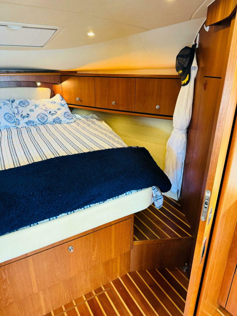 2007 Tiara Yachts 3900 Sovran - Image 17