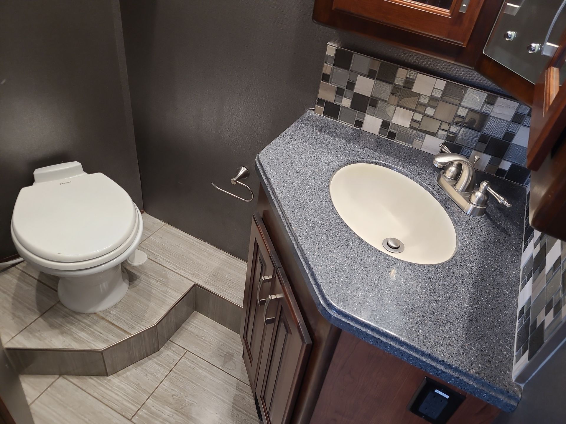 2017 Holiday Rambler Endeavor XE 38K - Image 22