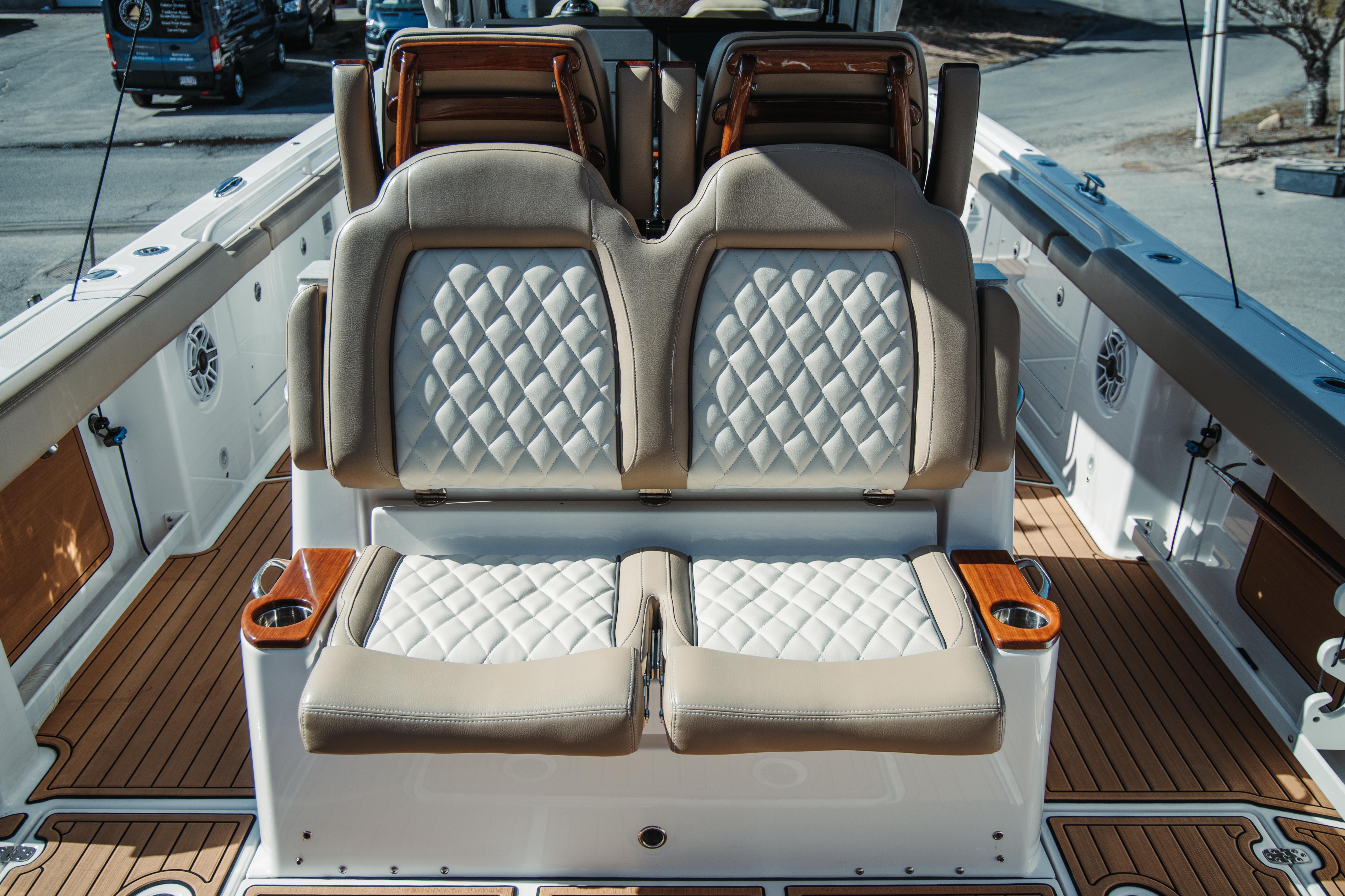 2024 Everglades 315 Center Console Standard - Image 35