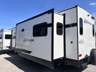 2025 FOREST RIVER GRAND SURVEYOR 302RDBS - Image 6