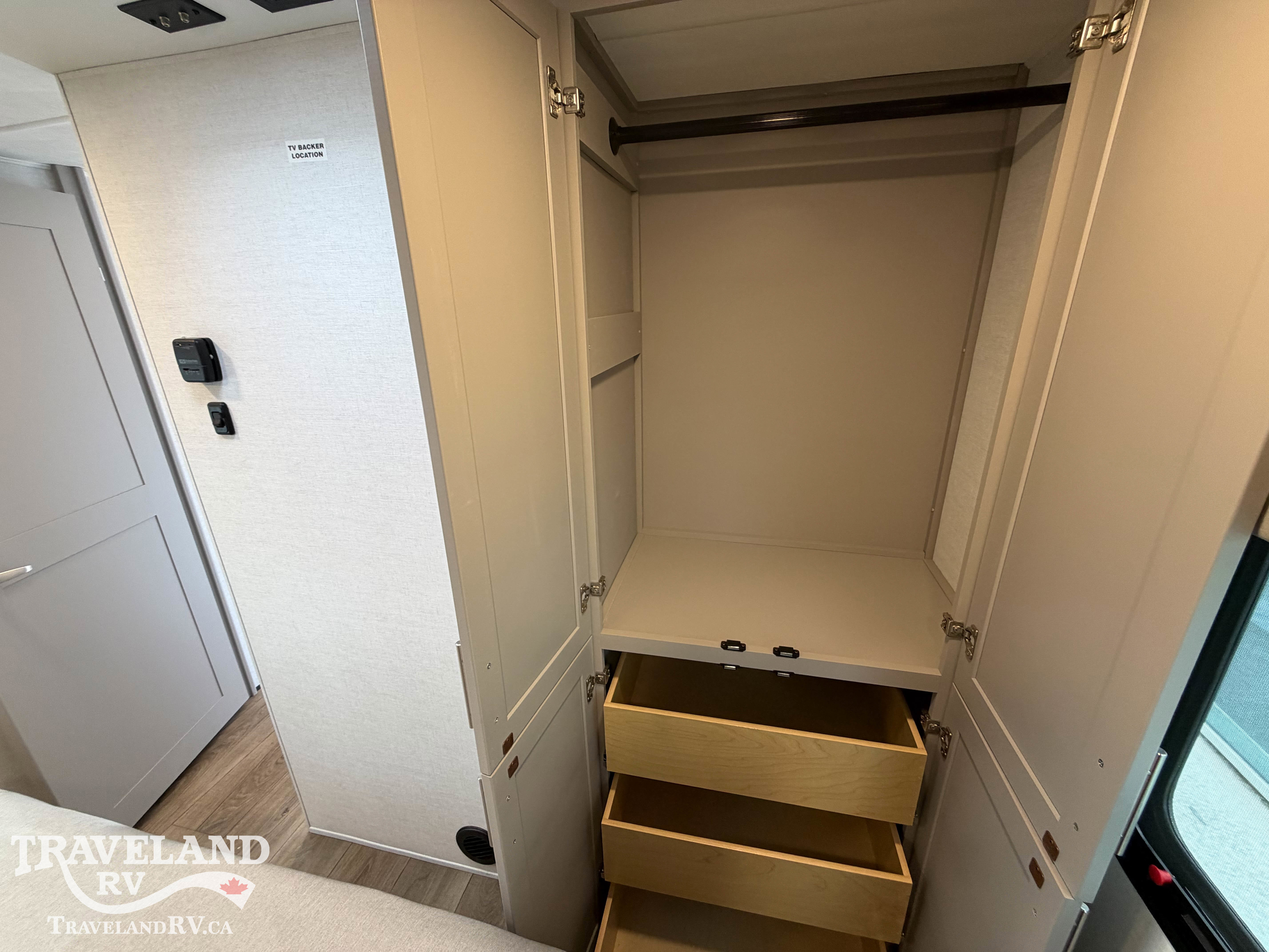 2026 Alliance RV AVENUE 25RL - Image 17