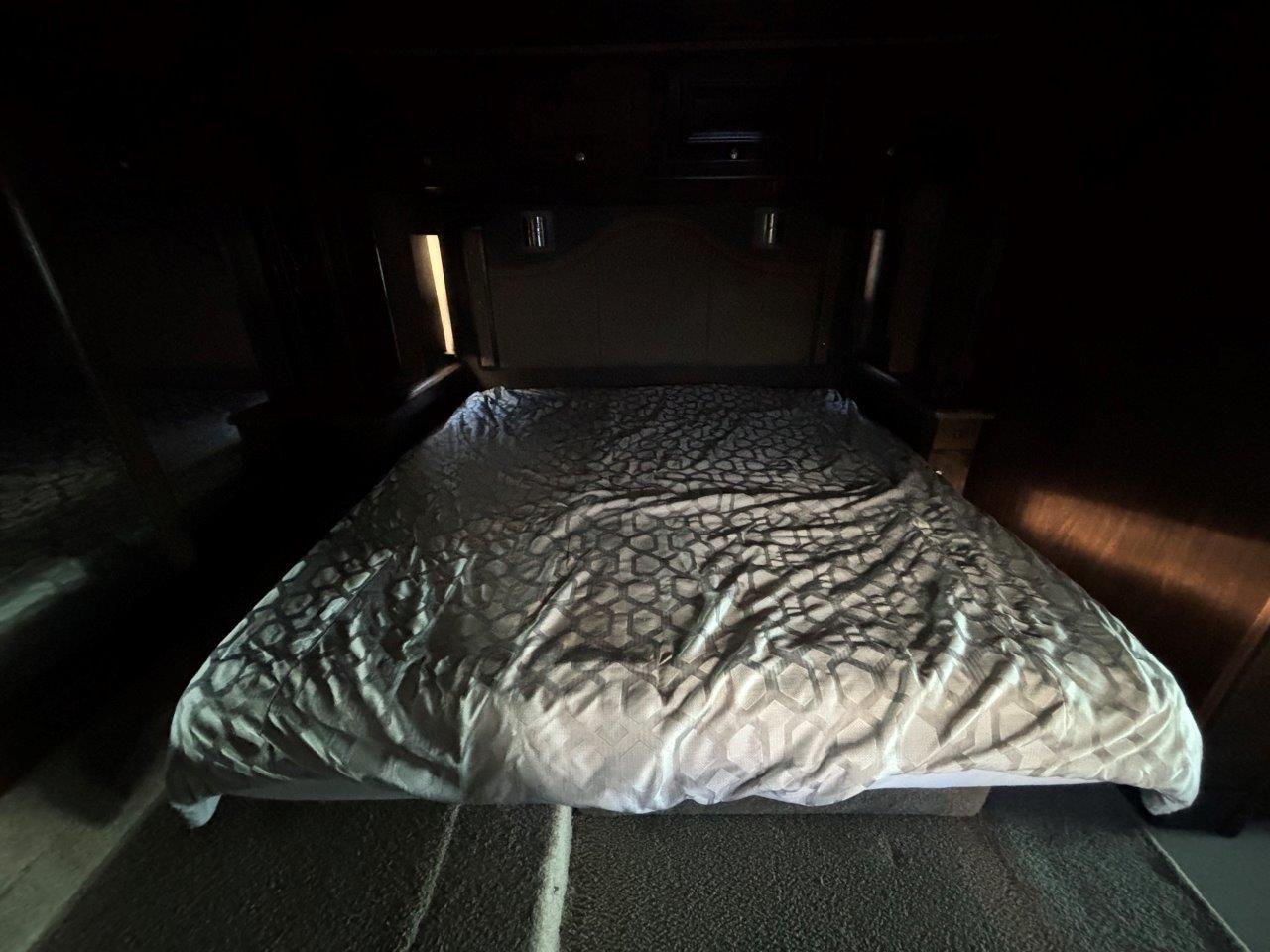 2016 Tiffin Allegro RED 33AA - Image 12