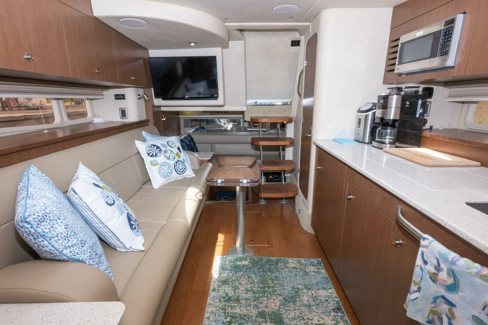 2013 Sea Ray 370 Sundancer - Image 31