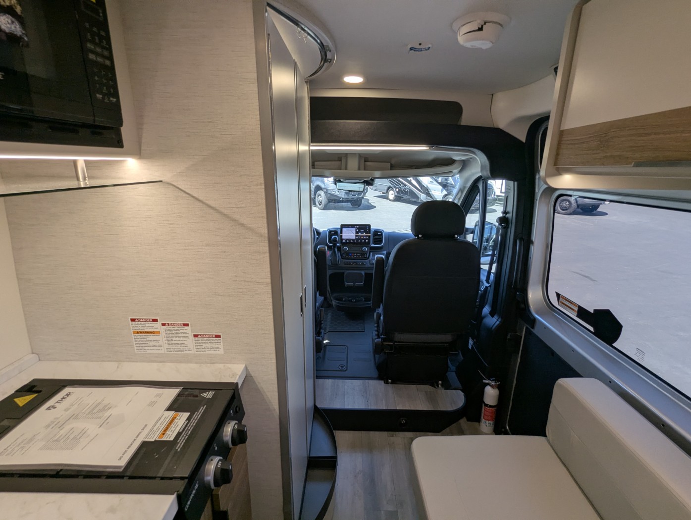 2027 Thor Motor Coach Rize 18Z - Image 29