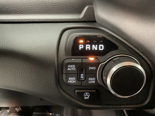 2025 Ram 1500 Big Horn 4x4 Crew Cab 5'7" Box - Image 18