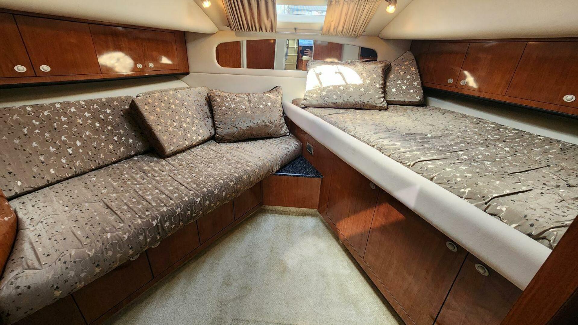 2004 Sea Ray 390 Motor Yacht - Image 43