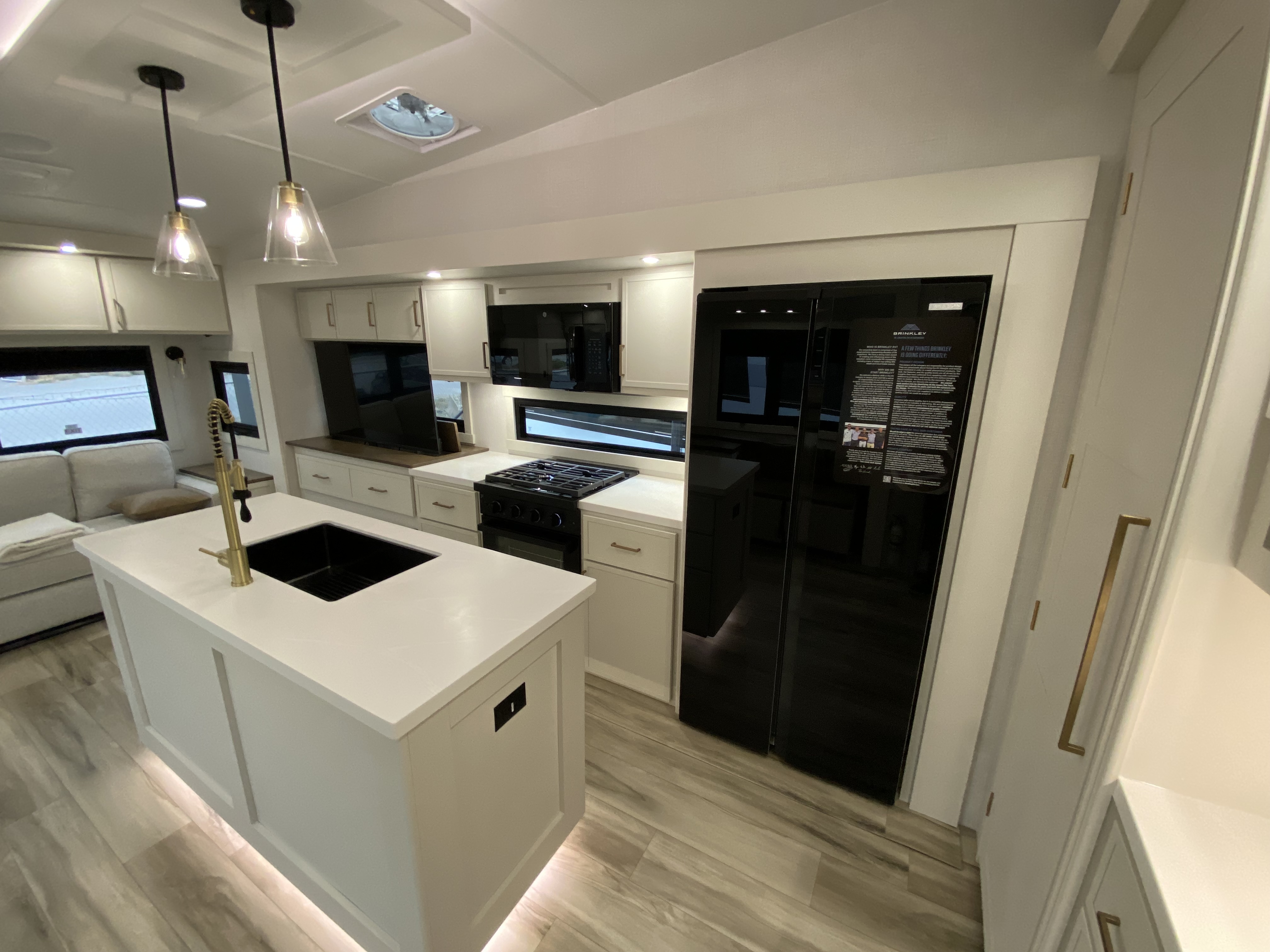 2027 Brinkley RV Model Z 3100 - Image 8