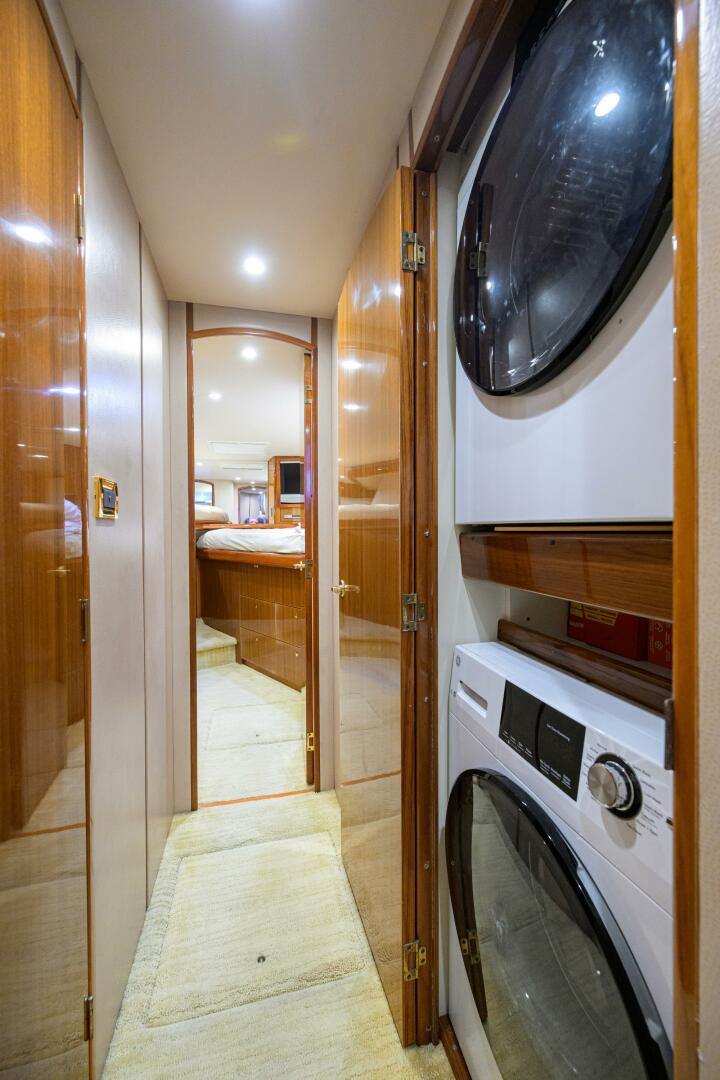 2007 Viking 64 Convertible - Image 30