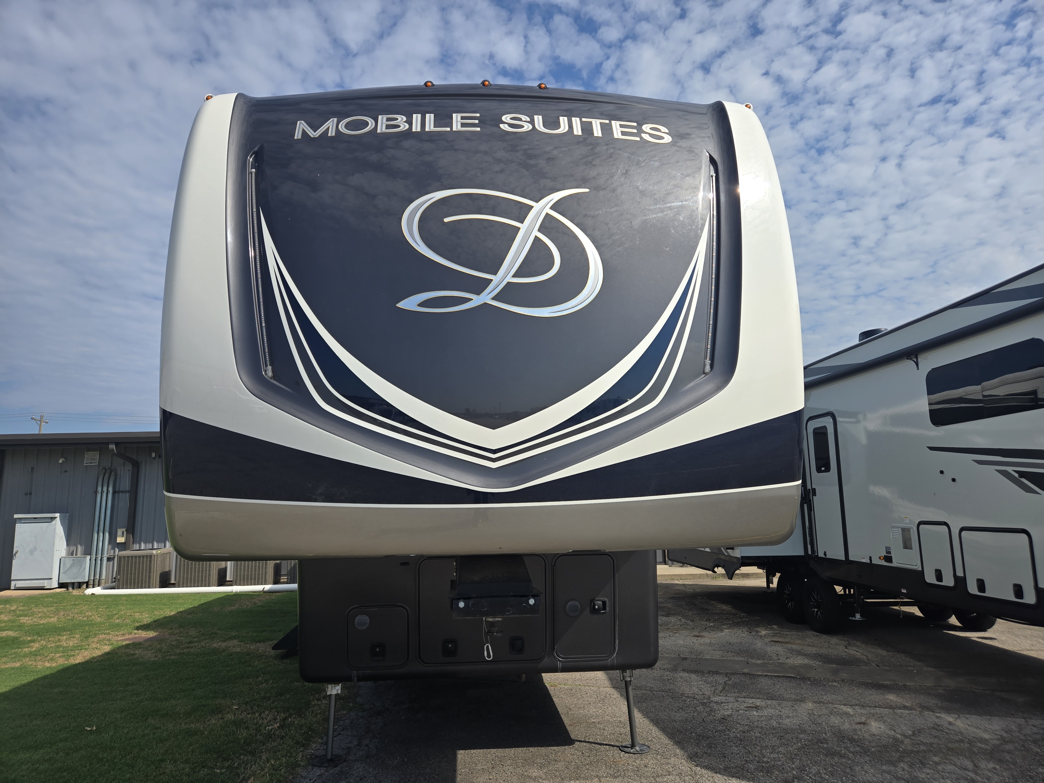 2021 DRV Mobile Suites 41RKDB - Image 2