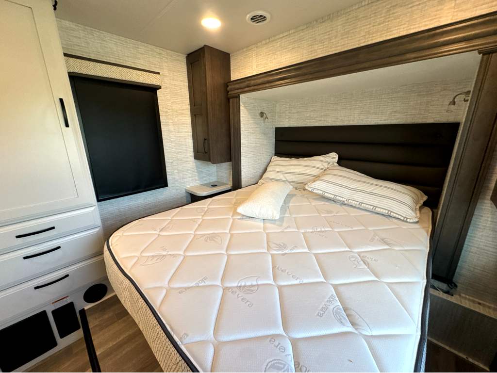 2025 JAYCO GREYHAWK 30Z - Image 19
