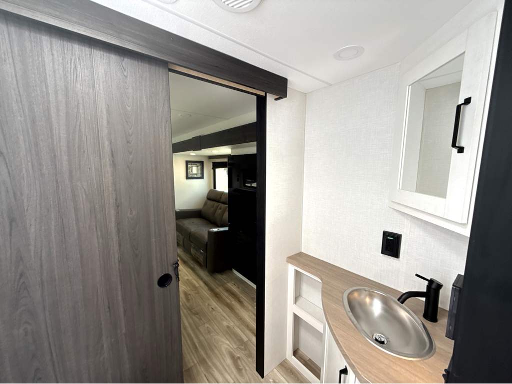 2027 VENTURE RV SIENNA 241VRD - Image 33