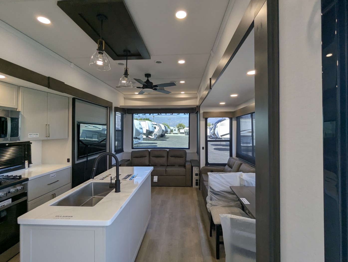 2027 Alliance RV Benchmark 42LFT - Image 19