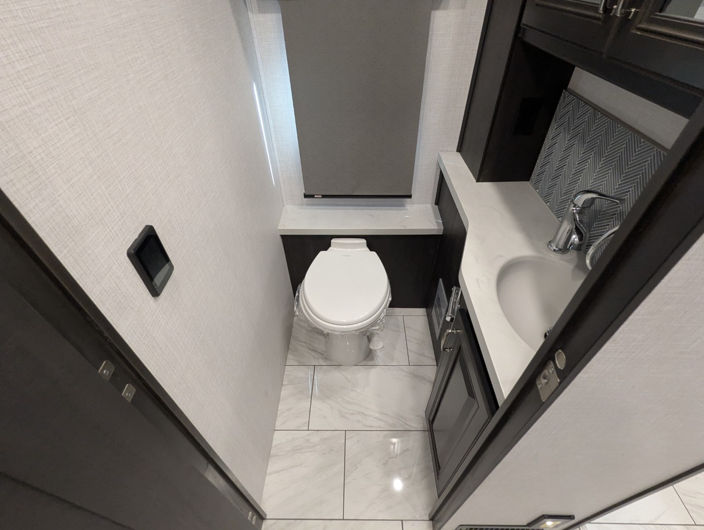2026 Fleetwood Discovery 38W - Image 24