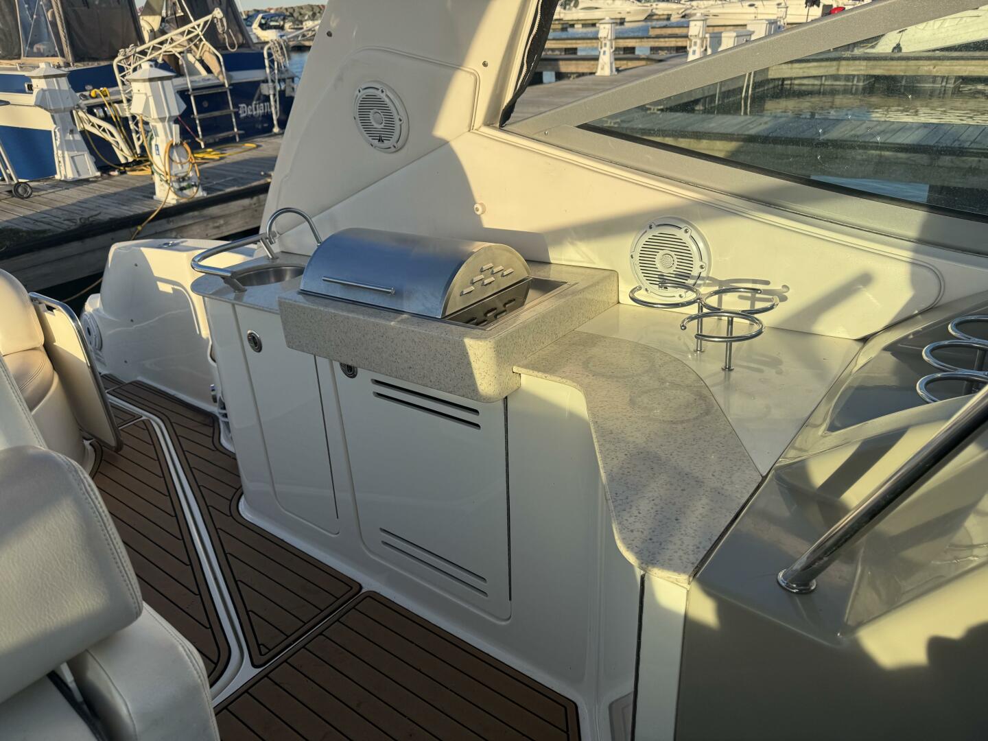 2011 Sea Ray 330 Sundancer - Image 13