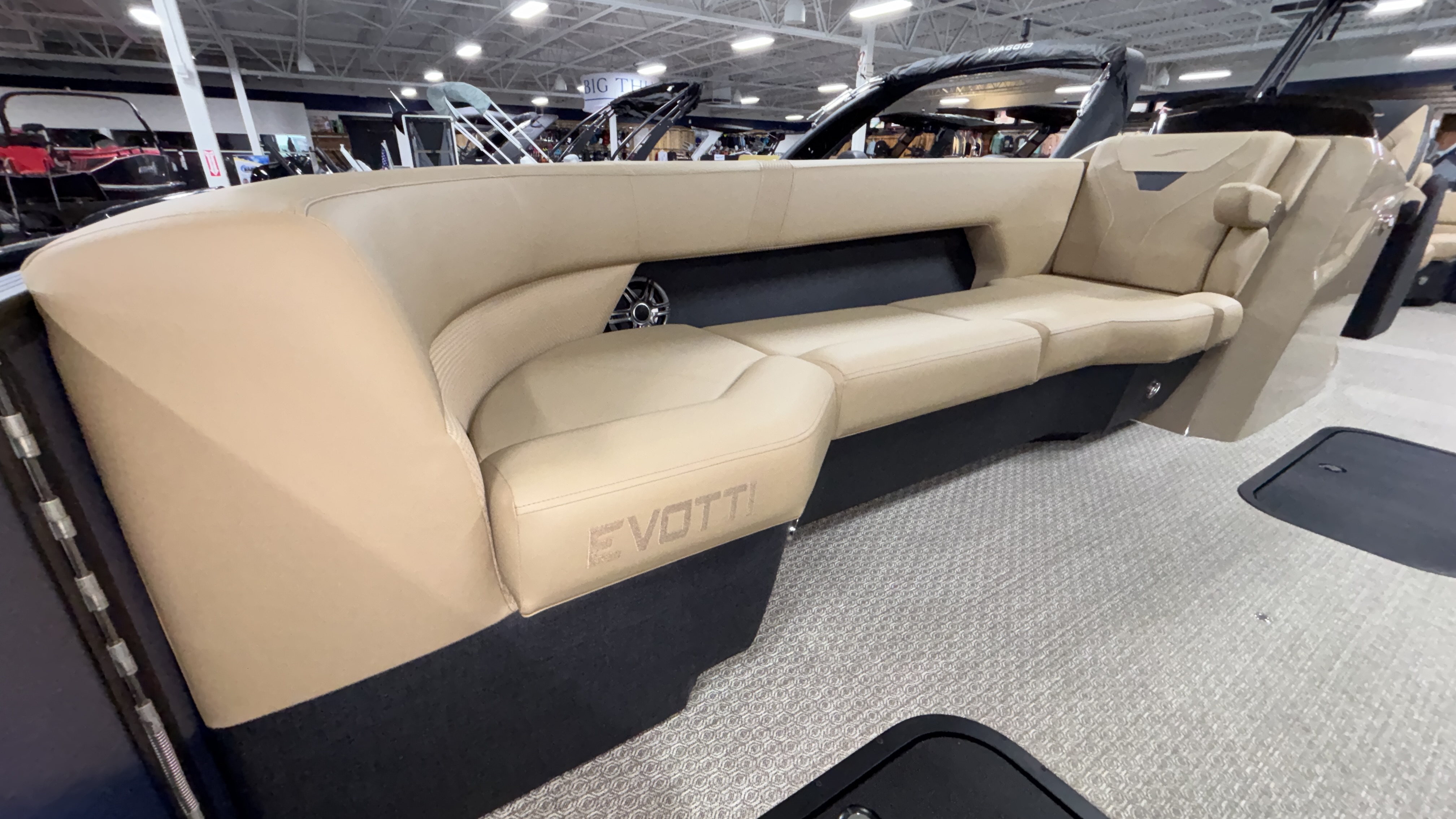 2026 Evotti 525 Quad Lounge - Image 32