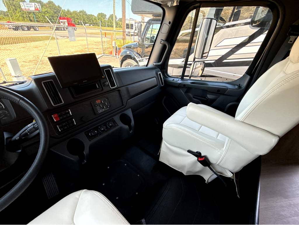 2026 ENTEGRA COACH ACCOLADE 37M - Image 11