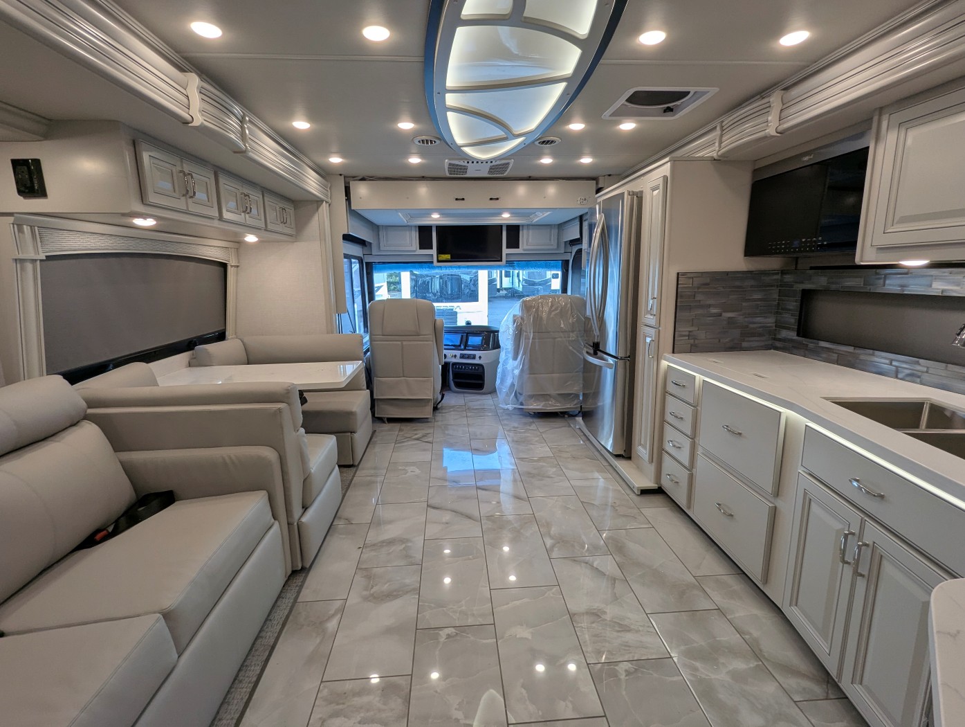 2026 Fleetwood Discovery 38N - Image 44
