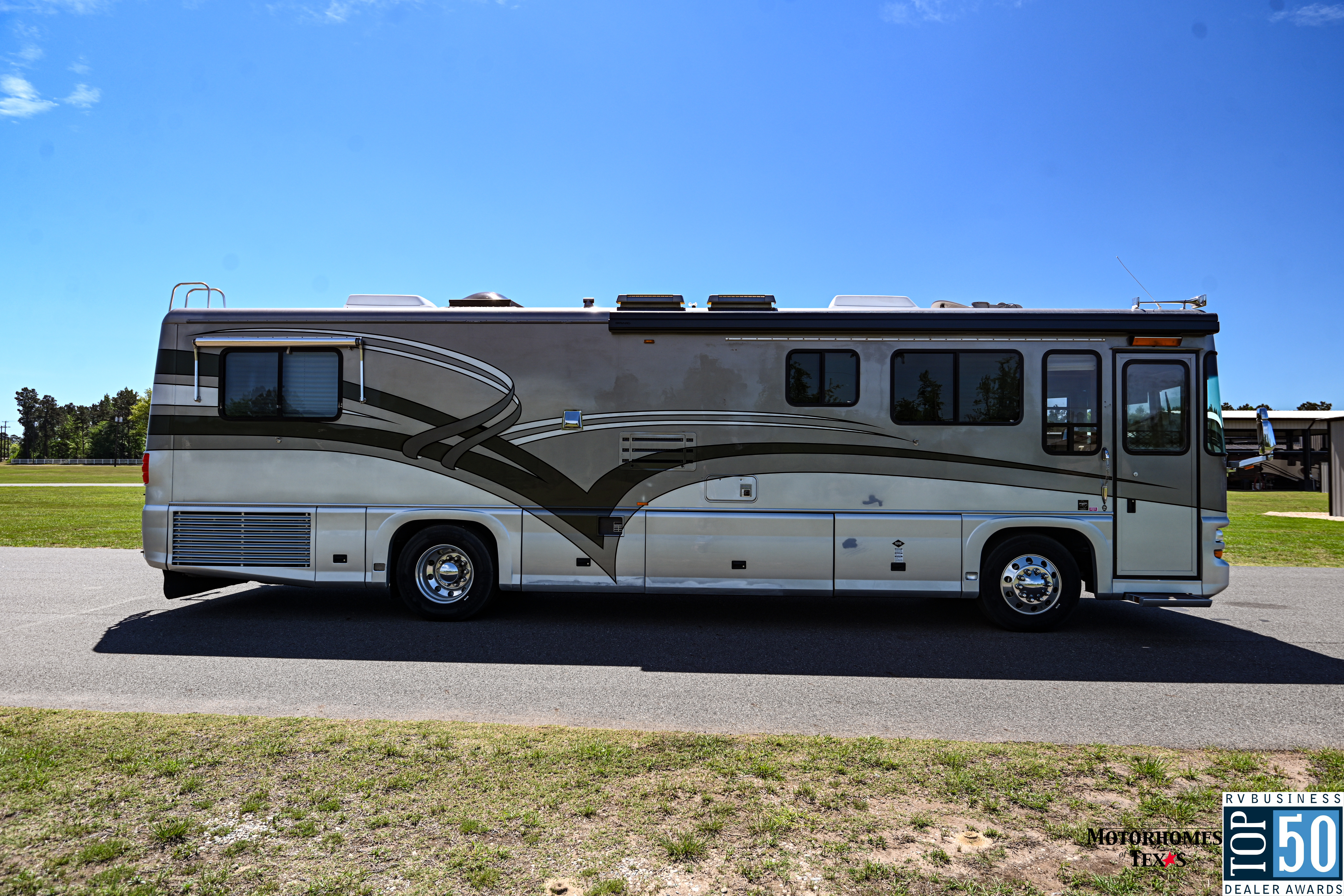2004 Foretravel U295 3610 WTFS - exterior 23