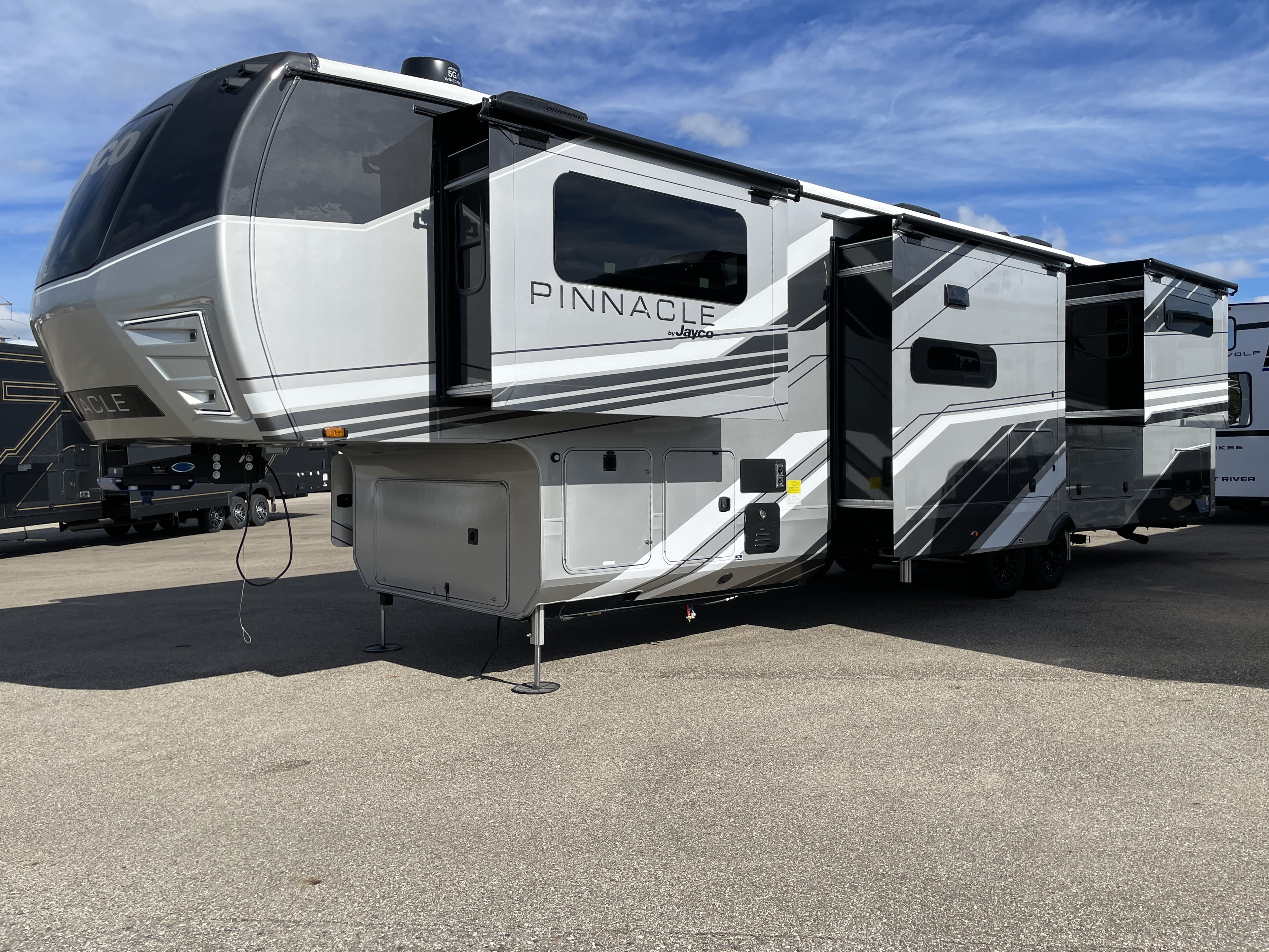 2027 Jayco Pinnacle 39FLOK - Image 11
