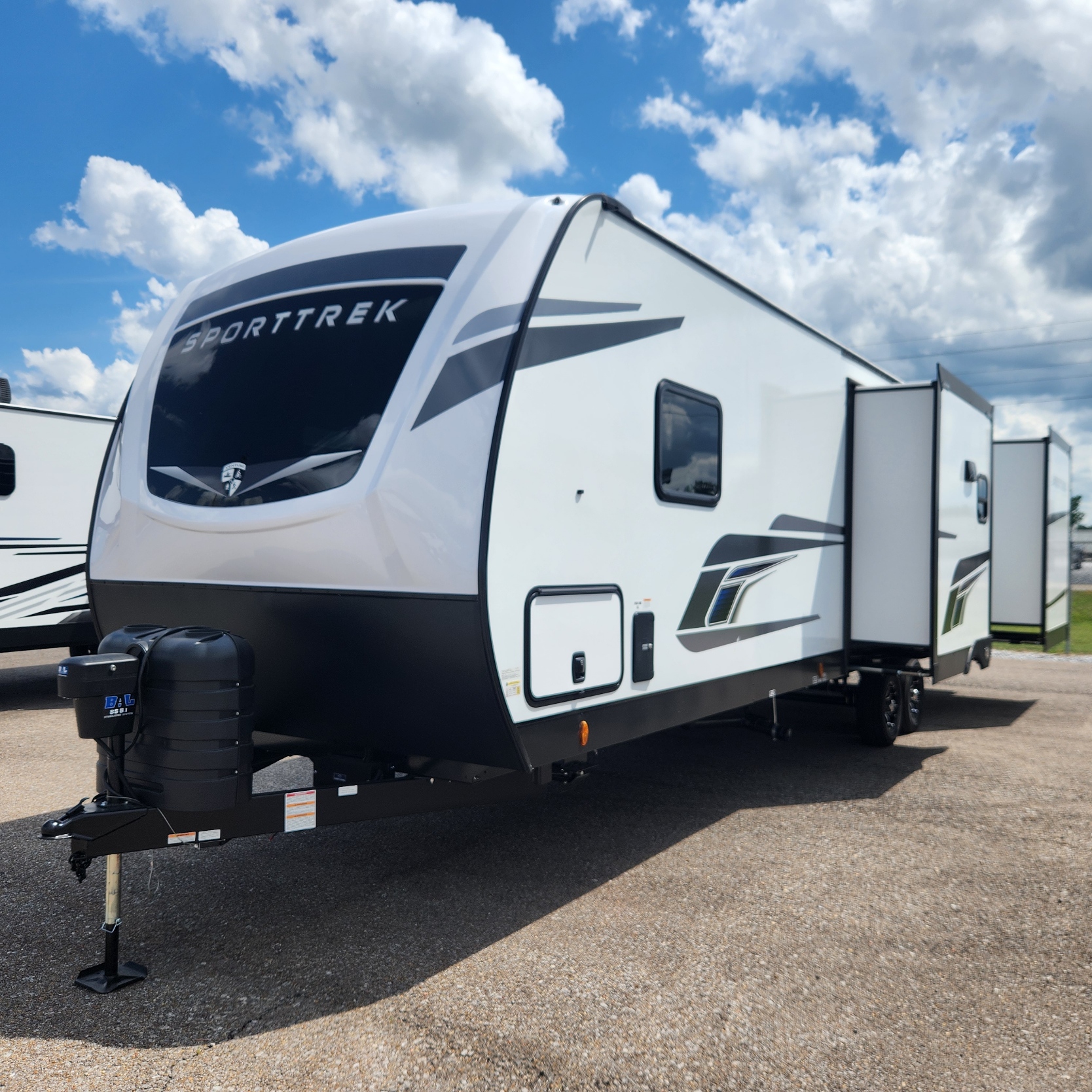 2026 VENTURE RV SPORTTREK 327VIK - Image 2