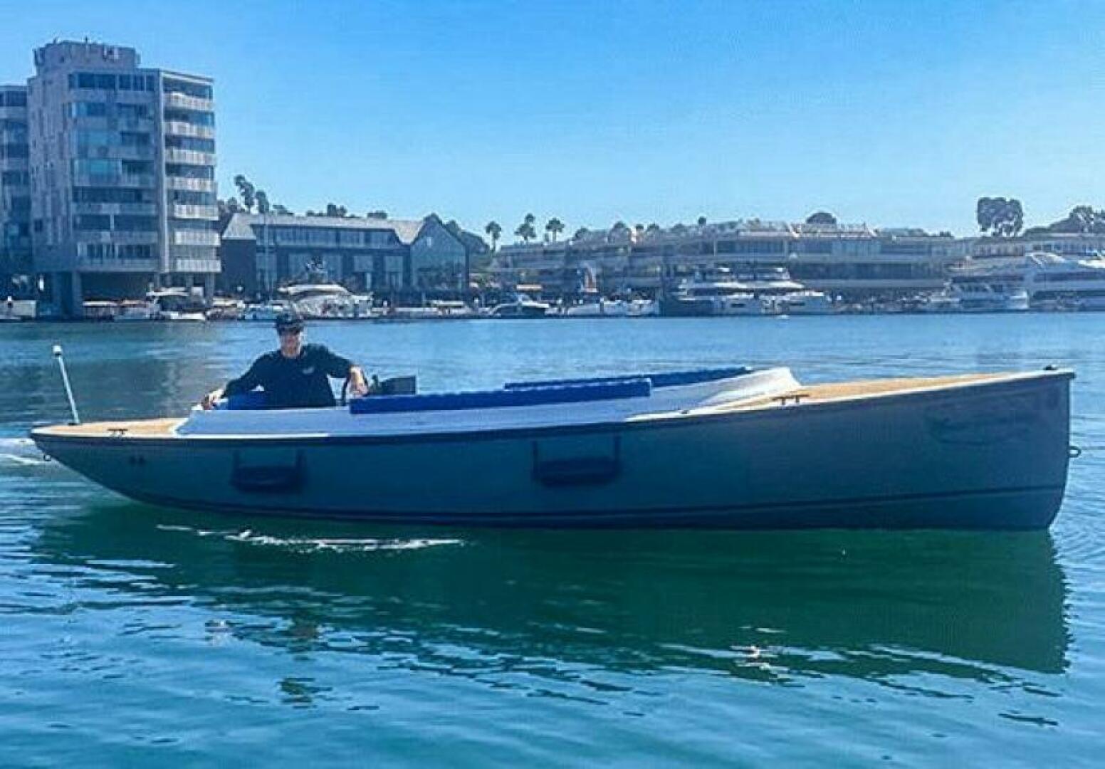 2024 Vision WX Tritoon - Image 3