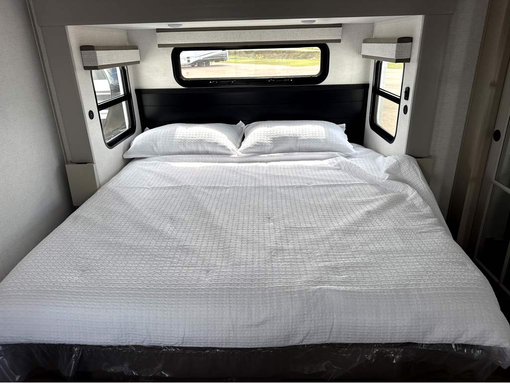2027 JAYCO NORTH POINT 375TBDB - Image 18