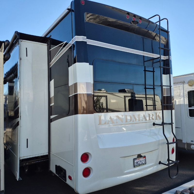2016 Heartland Landmark 365 LM Syracuse - Image 2