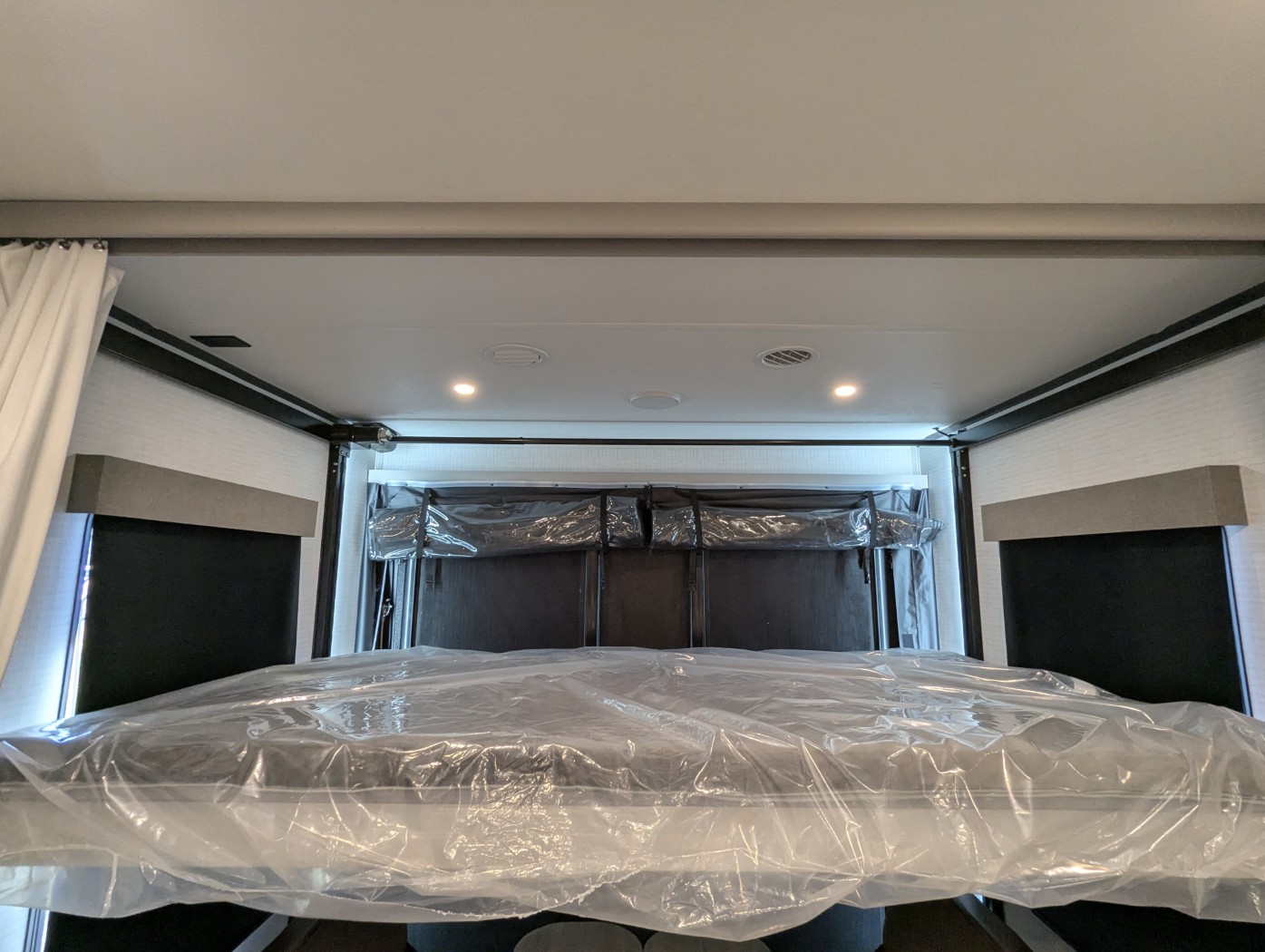 2027 FOREST RIVER STEALTH SFT2730 - Image 20