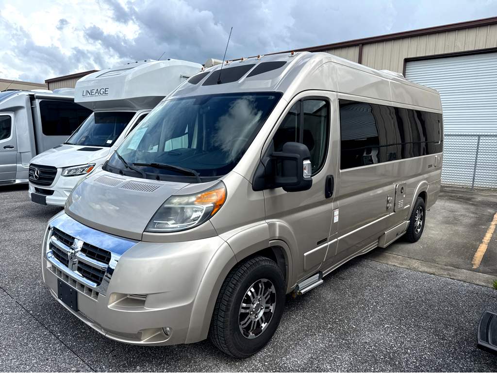 2018 ROADTREK ZION - Image 2