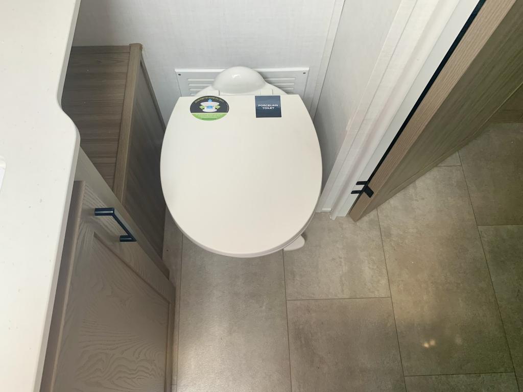 2027 FOREST RIVER E201SFK - Image 27