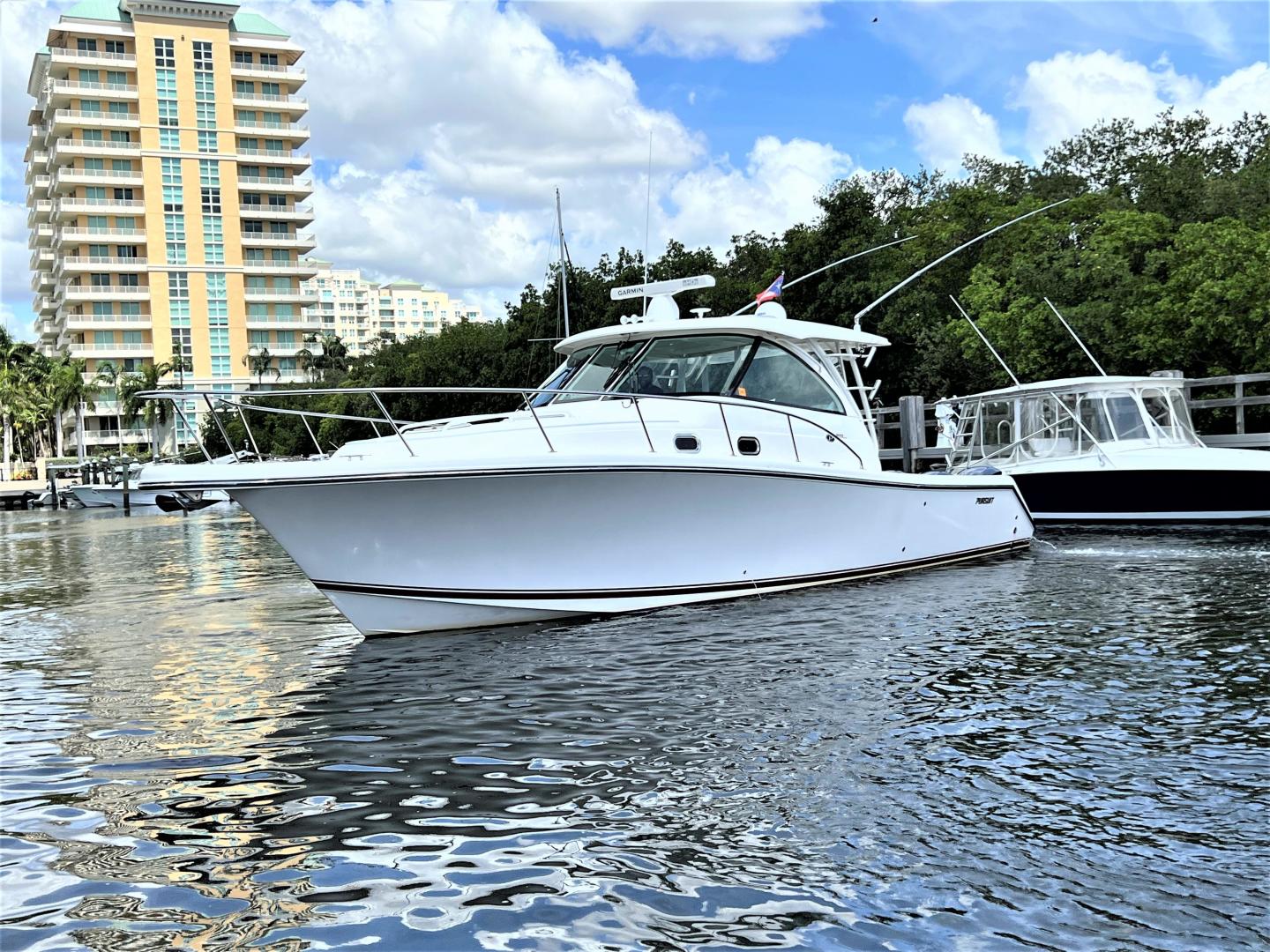 2016 Pursuit OS 385 Offshore - Image 2