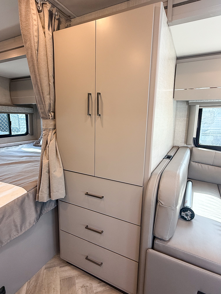 2025 THOR MOTORCOACH 24TT - Image 51