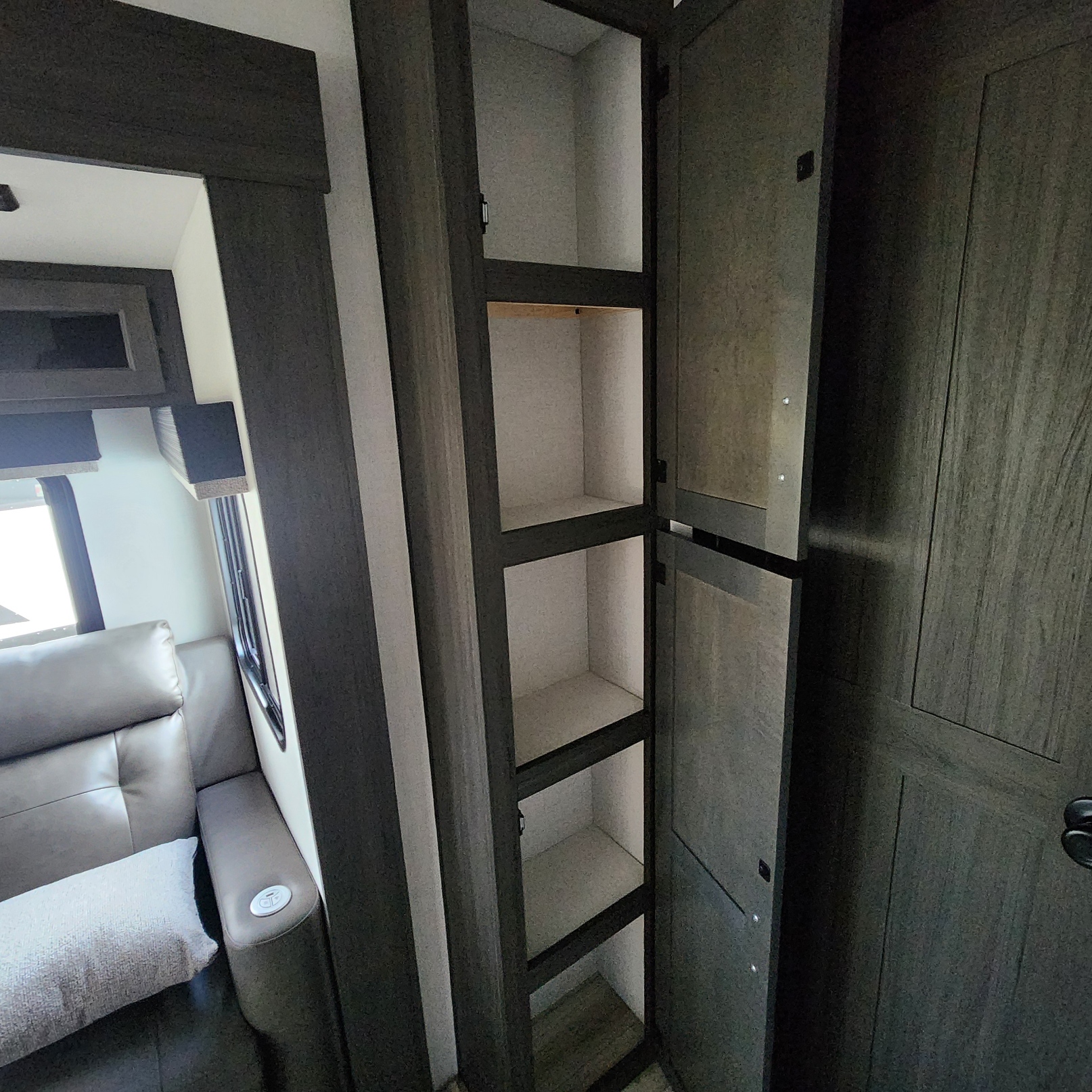 2026 VENTURE RV SPORTTREK 272VRK - Image 26