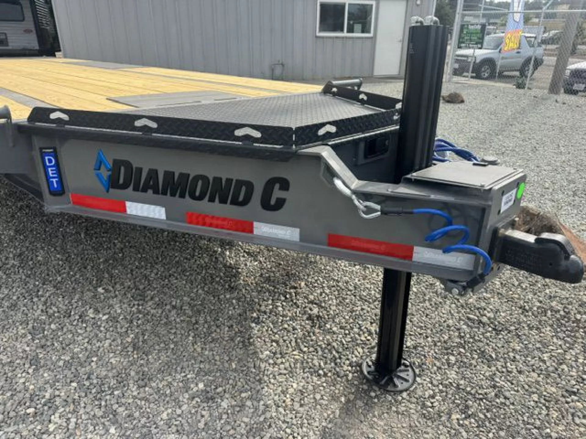2027 DIAMOND C TRAILERS DIAMOND C DET 208 DET 208 L22X102 18K - Image 2