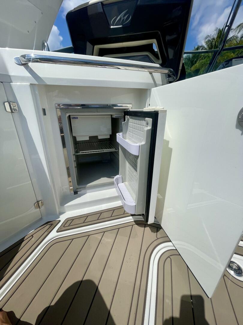 2016 Monterey 335 Sport Yacht - Image 31