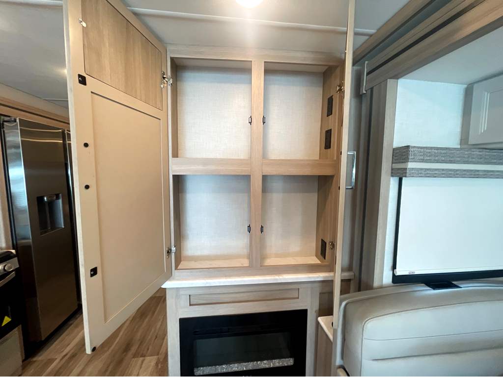 2027 THOR MOTOR COACH HURRICANE 35A - Image 20