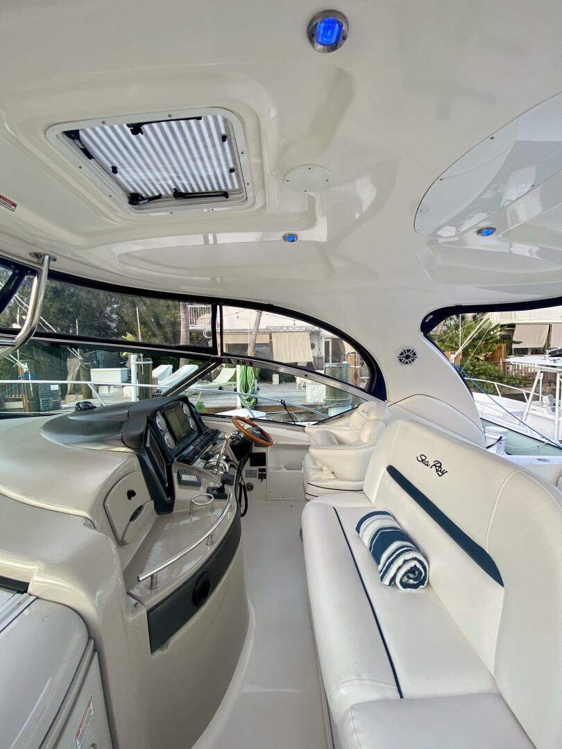 2005 Sea Ray 420 Sundancer - Image 9