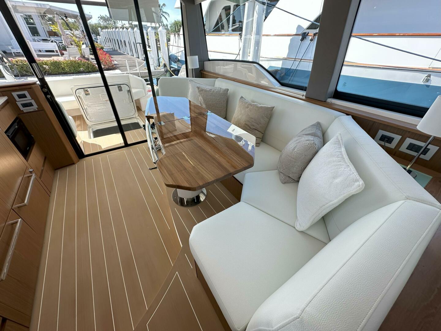 2025 Tiara Yachts EX 60 - Image 14