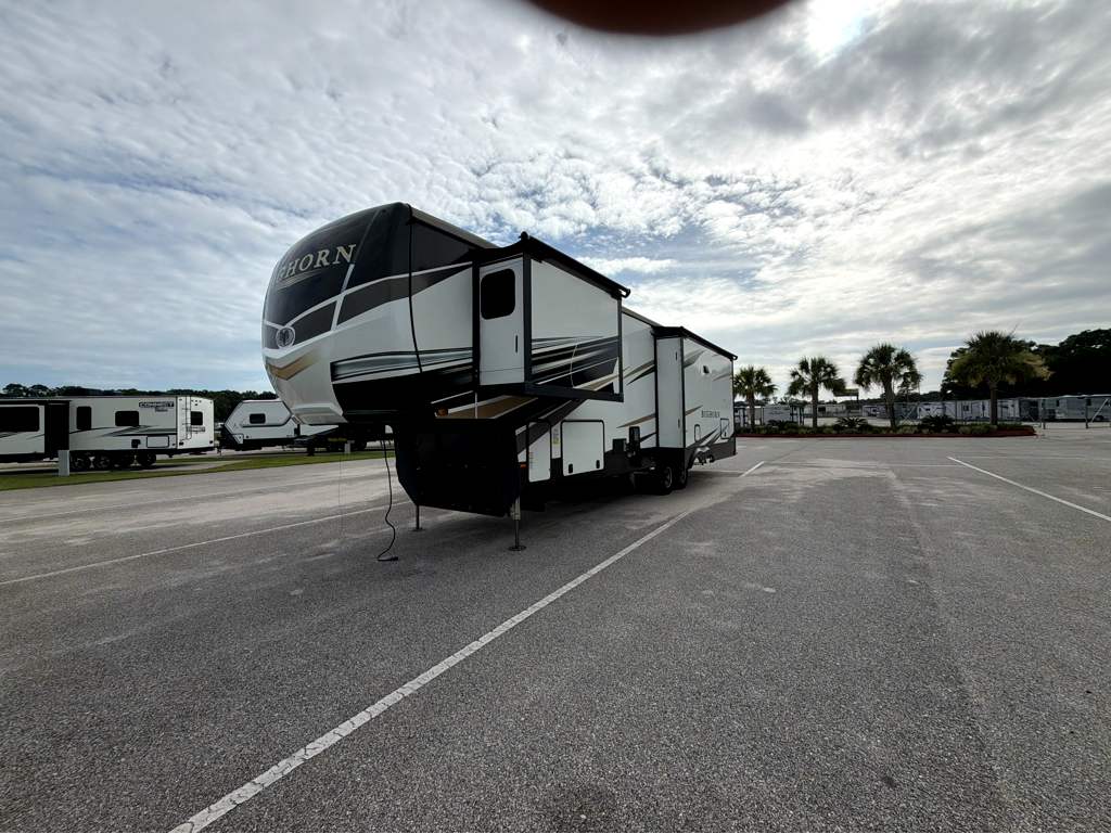 2021 HEARTLAND BIGHORN 3300DL - Image 3
