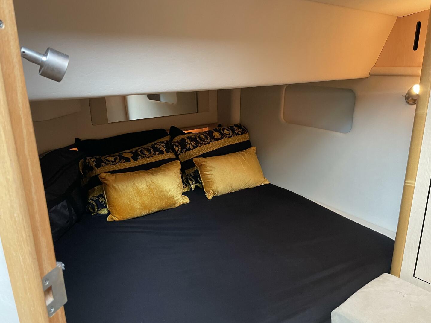 2004 Sea Ray 42 Sedan Bridge - Image 17