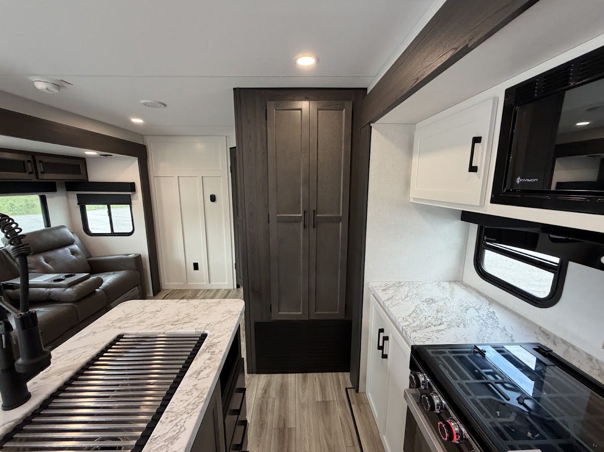 2026 VENTURE RV SPORTTREK 327VIK - Image 28