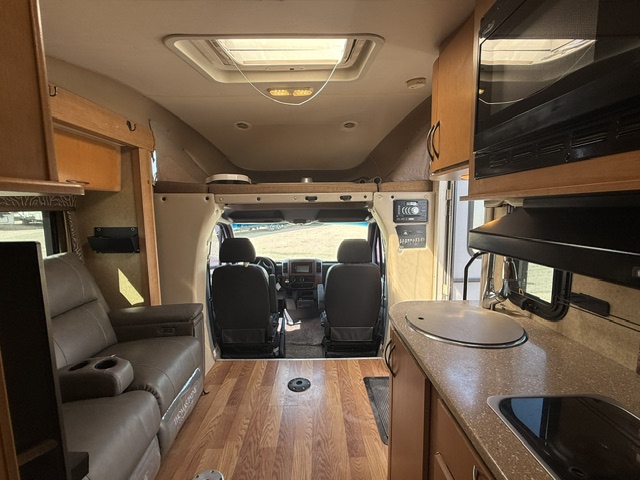 2015 Thor Motor Coach Citation Sprinter 24SR - Image 17