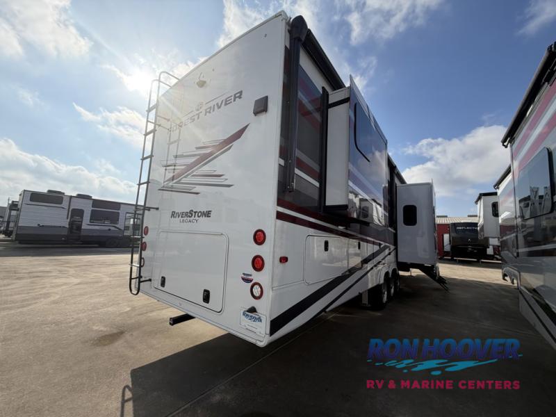 2025 FOREST RIVER 421FK - Image 30