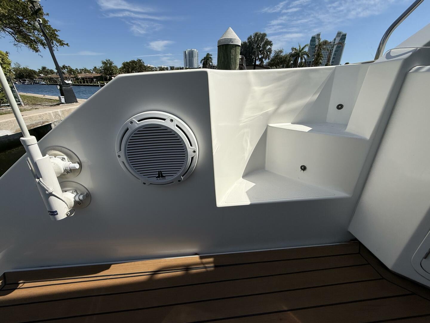 2014 Cruisers Yachts 45 Cantius - Image 39