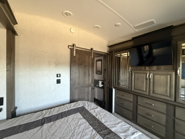 2019 Keystone Montana High Country 3731FL - Image 20