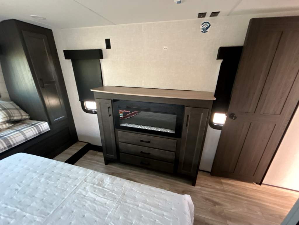 2026 VENTURE RV SPORTTREK 363VFR - Image 27